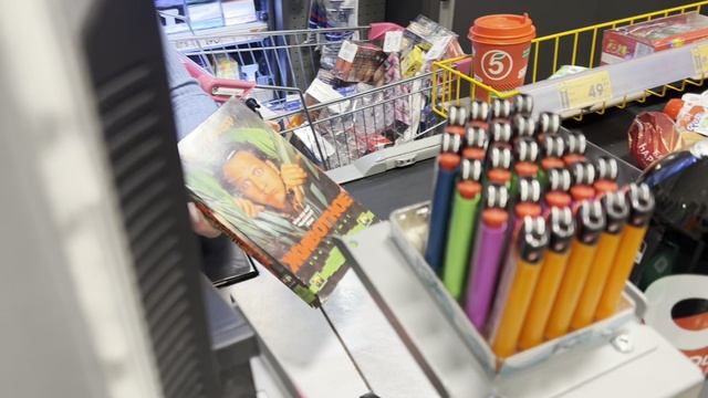 Покупаем видеокассету в Пятёрочке