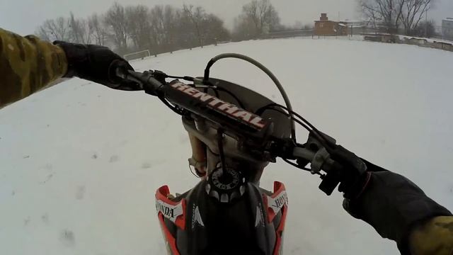 CRF250X studless on snow на снегу без шипов