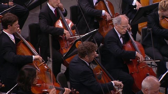 Tchaikovsky - Pas de deux from The Nutcracker  Berlin Philharmonic Orchestra (Waldbühne 2002)