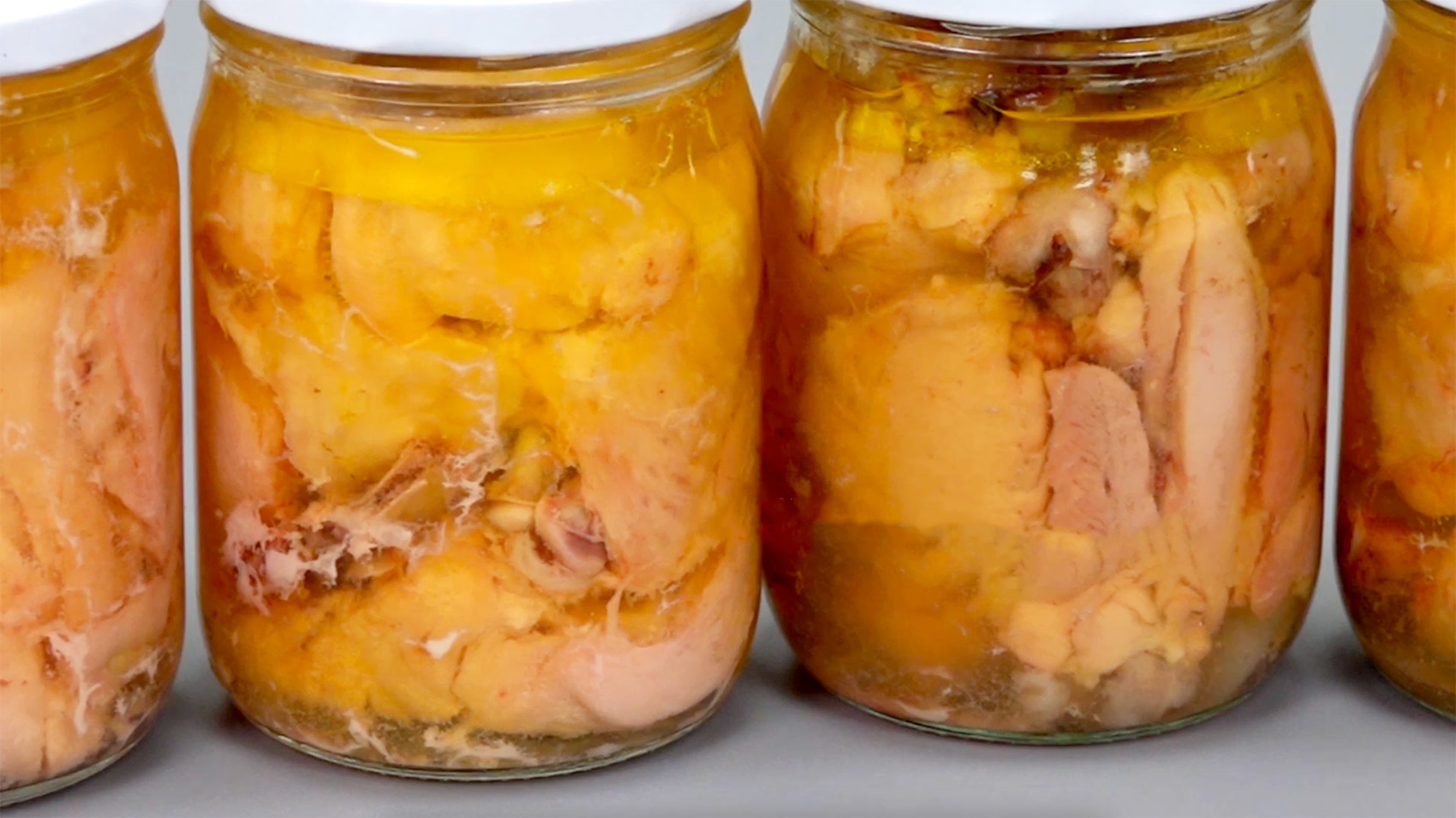 Мы без неё и месяца прожить не можем! САМАЯ НЕОБХОДИМАЯ заготовка на моей кухне! КУРИНАЯ ТУШЁНКА