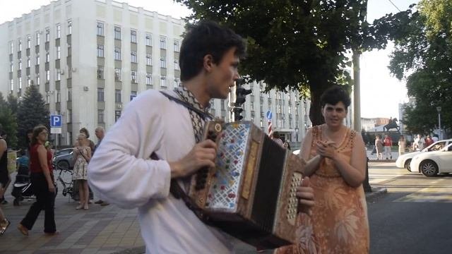 Кубанские песни в Краснодаре, ребята жгут !!! Гарная песня!