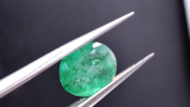 2.57 ct. Изумруд овал. Замбия