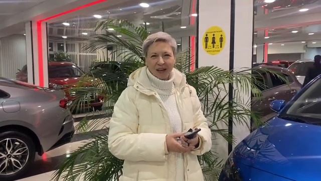 Ольга поблагодарила коллектив Амикс за новый автомобиль