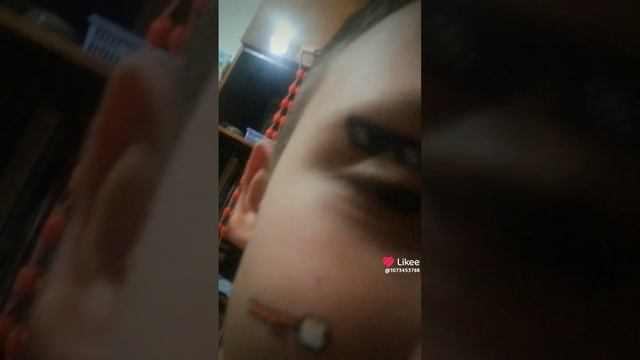 мы обклеили моего брата Илью наклейками из Toca Boca