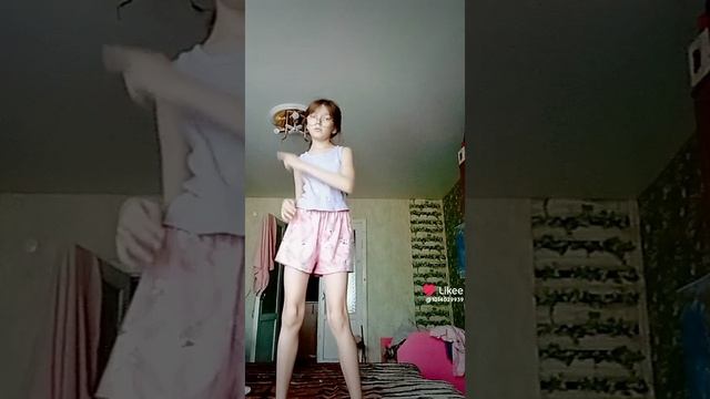 вару танцует