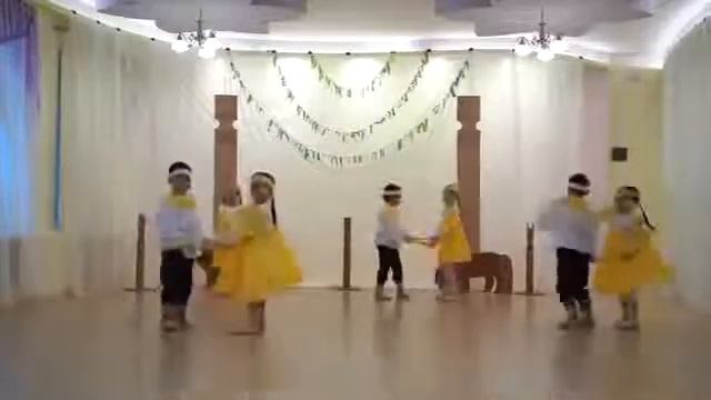 Танцевальная группа "Кристаллики"