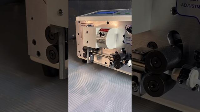 Резка термоусадки на станке SWT508-SD/KS-09C