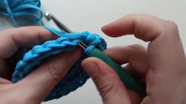 Круглая сервировочная салфетка крючком из полиэфирного шнура