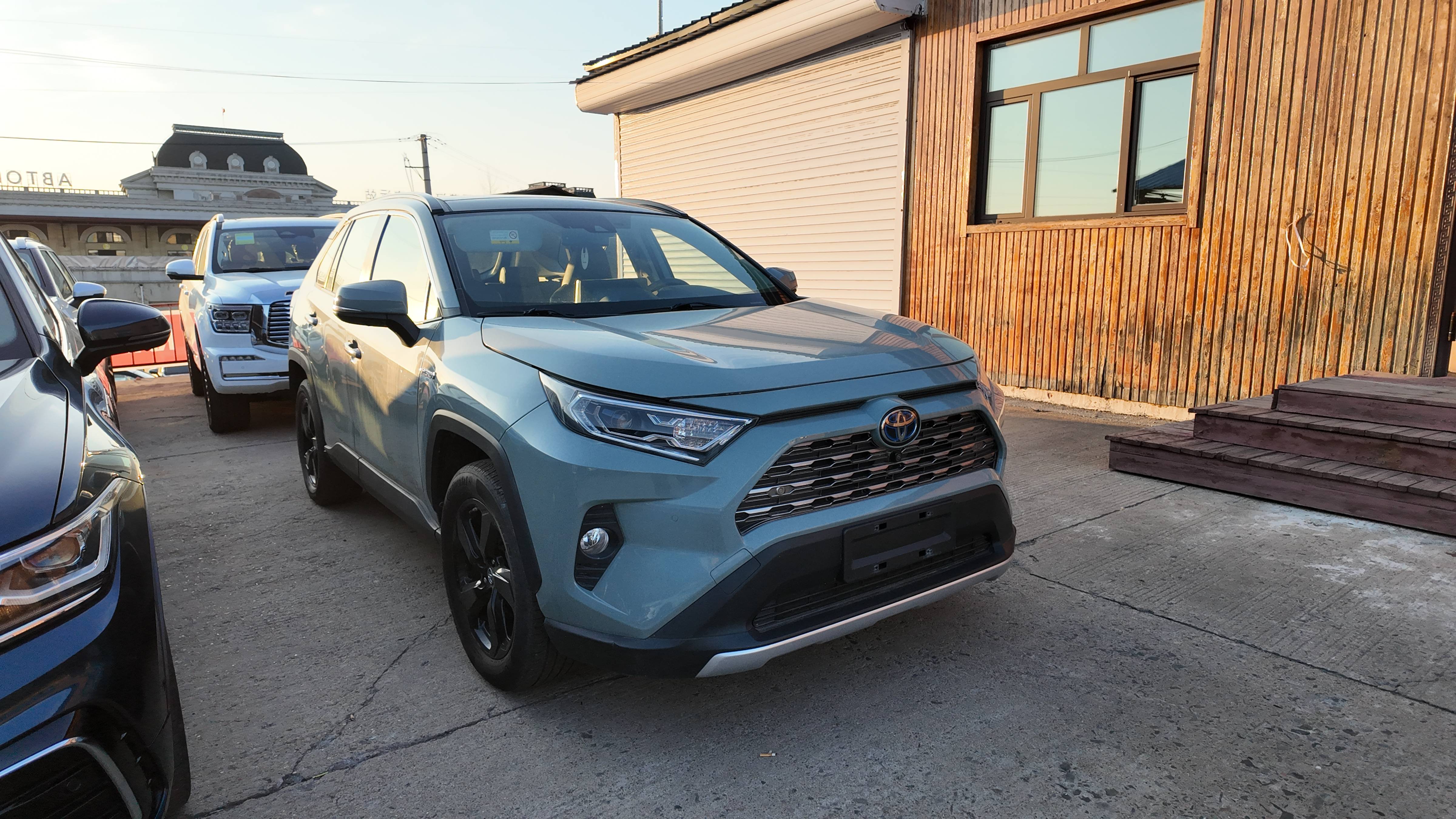 Toyota RAV4 2.5 CVT Flagship Hybrid
В НАЛИЧИИ