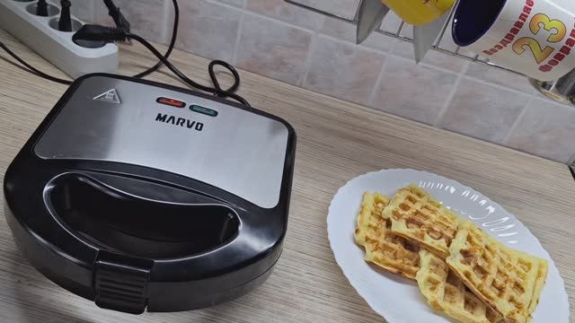 Вафли из кабачка. Это очень вкусно 😋.