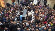 Очередь за новым iPhone 7 в Москве 23 09 2016