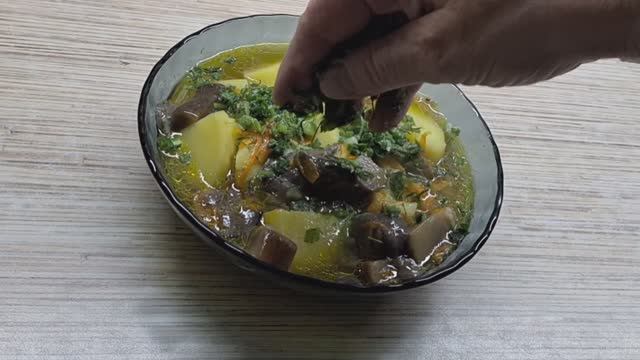 Густой суп с лесными грибами.