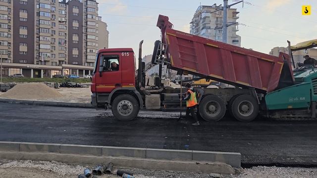 Строительство транспортной связи между ул. Шевченко и Столетовским проспектом. Укладка асфальта