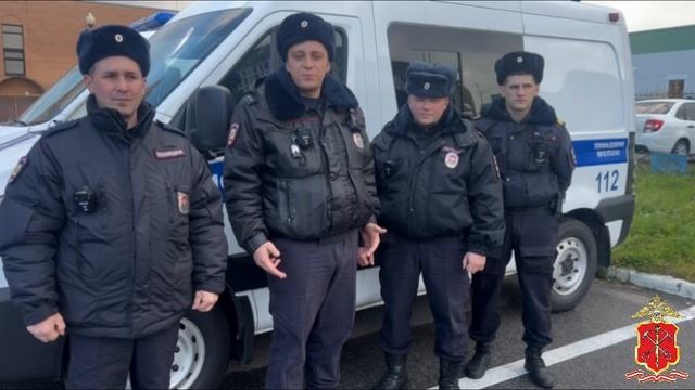 ❗️ Полицейские спасли 12-летнего мальчика, на которого напали два алабая в Санкт-Петербурге.