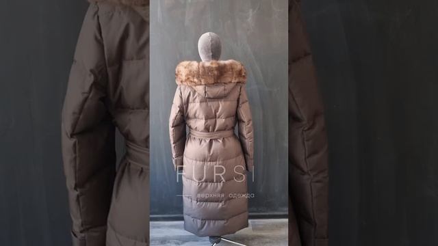 Видеообзор Пуховик длинный коричневый с Мехом песца под соболь, 120 см