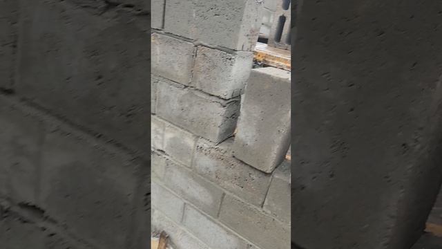 строим баню, почти завершили кладку, погода испортилась.mp4