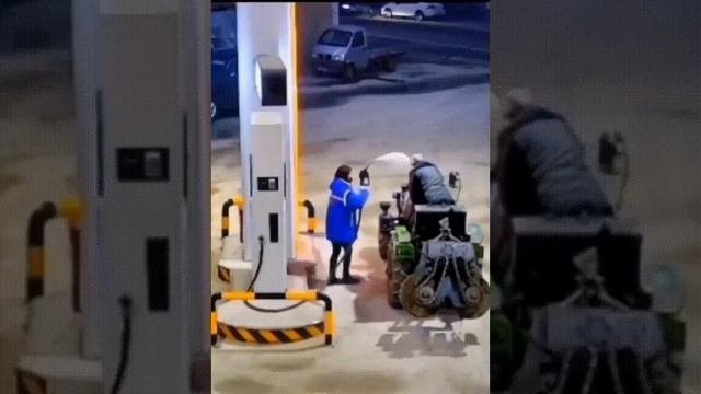 Помыла голову бензином.mp4