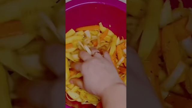 Показываю, как готовится самый вкусный гарнир из простых овощей.