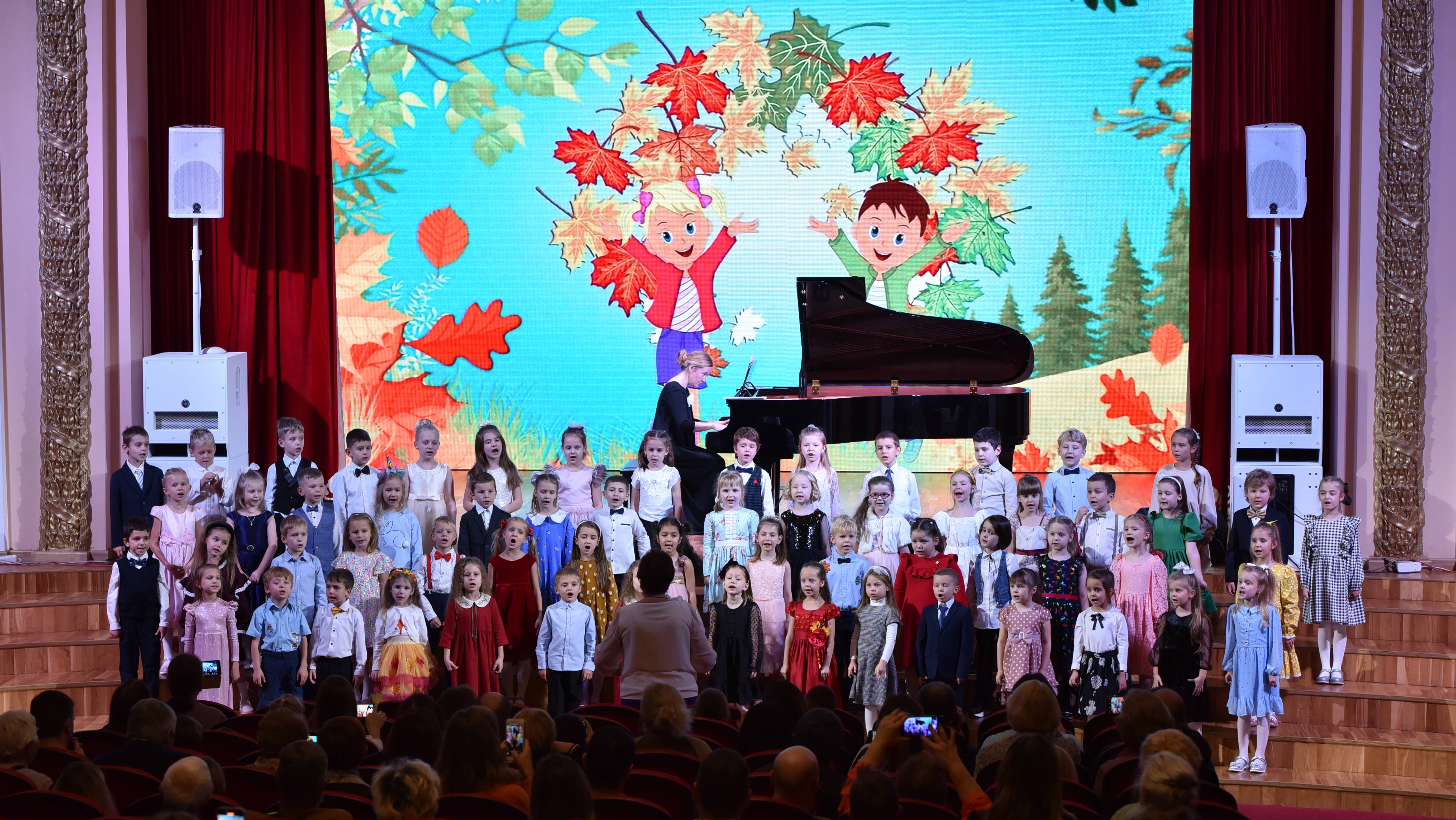 Открытый урок хора "Дождинка-1" (Любимова) - "Осенний листопад".