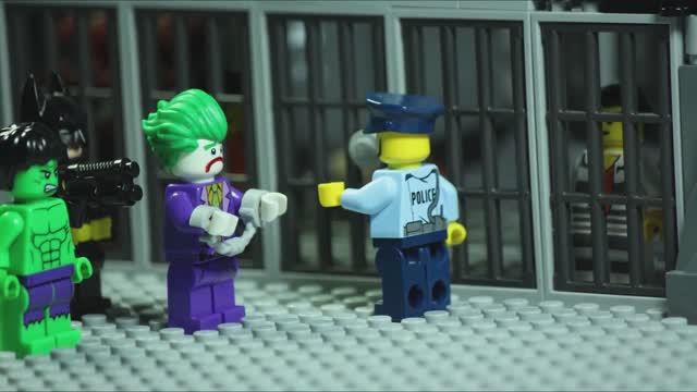 Lego Batman Hulk Prison Break Escape Island