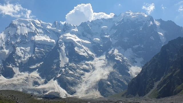 Безенги, Кабардино-Балкария. Сход лавины с Дыхтау., Мижиргийское ущелье.  Август  2023 г.