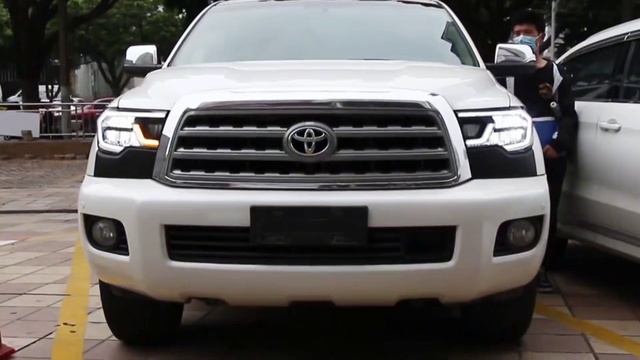 Toyota Tundra 07-13  фары