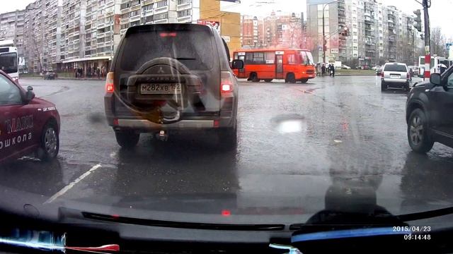 вот такой не адекватный человек ездит по"правилам"