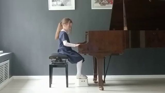 И.С.Бах - Менуэт ре минор/J.S.Bach - Minuet in D Minor. Vasilisa Bachurina 6 years old