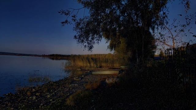 Закат на озере