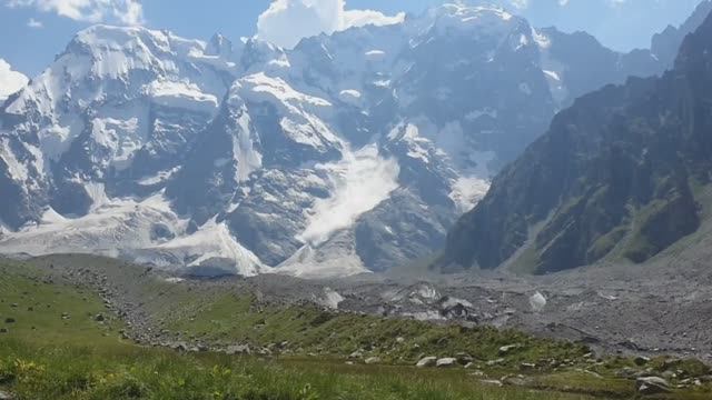 Безенги, Кабардино-Балкария. Сход лавины с Дыхтау., Мижиргийское ущелье.  Август  2023 г.