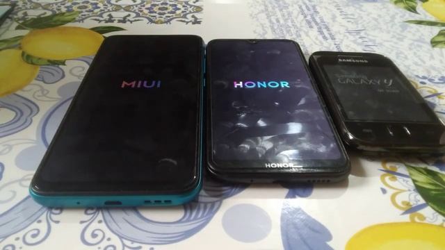 Включение и выключение телефонов. Turning phones on and off [_p7NPY_fZMc]