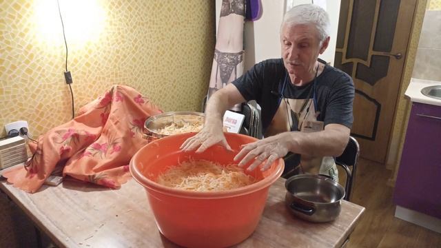 Опять КВАСИМ КАПУСТУ но чуть чуть по другому....mp4