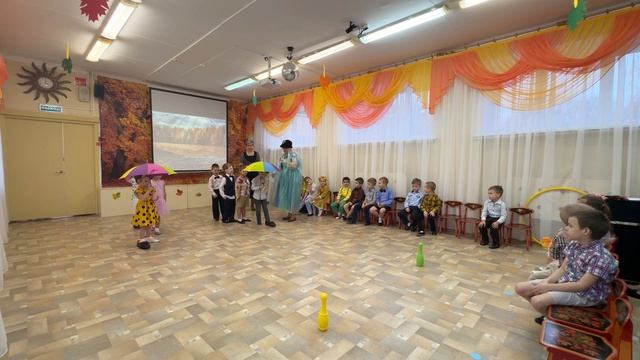 Праздник осени группа «Дружная семейка» и группа «Росток»