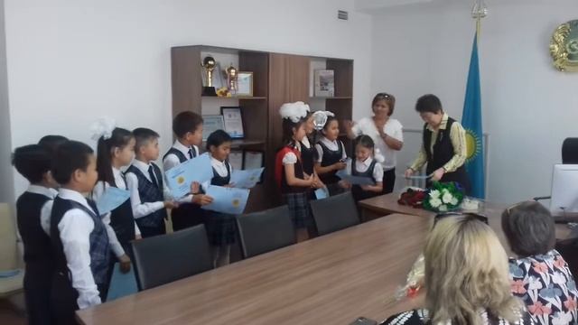 Узынагаш орта мектебi 4 "а" сынып   Уздiкт окушылар.