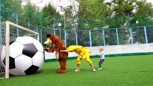 НАДУВНОЙ ШАР ЧЕЛЛЕНДЖ Медведь против Покемона. Покемоны челендж. BIG BALLOON CHALLENGE