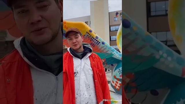 Художники до конца расписали фигуры в сквере «Кино»