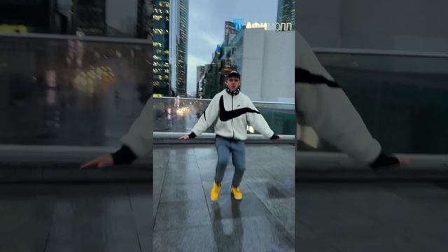 Слушай песню «В сердце горит огонь»🕺