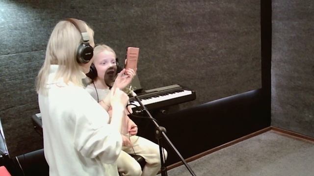 Группа Гармония KIDS "Ладушки" и Полина Давидовская на Студии Вячеслава Мерцалова