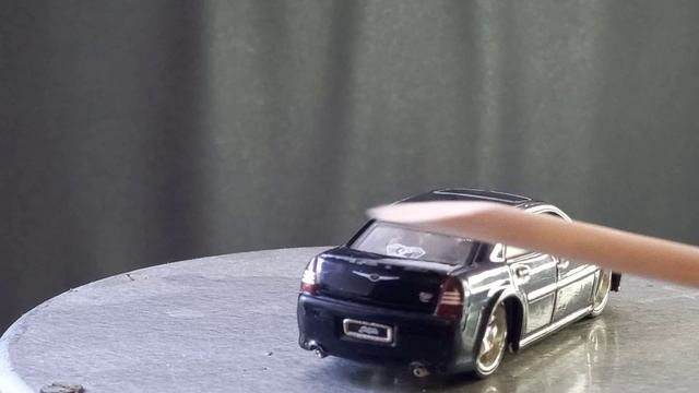 Обзор модели Chrysler 300 С Hemi в масштабе 1:64