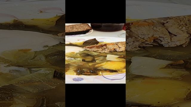 щи мясные со свежей капустой и щавелем.