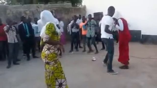 to fa maza da mata an hadu a gidan gala ana ta gwatso