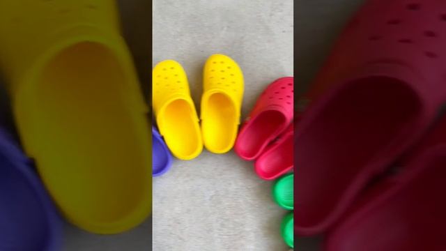 Яркие женские кроксы