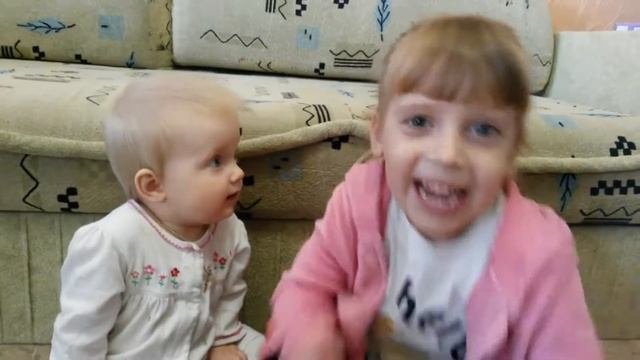 VLOG Мариничка и Софи играют в ладушки и буськи-бубуськи