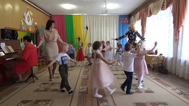 Хоровод "Весняночка", средняя группа №8