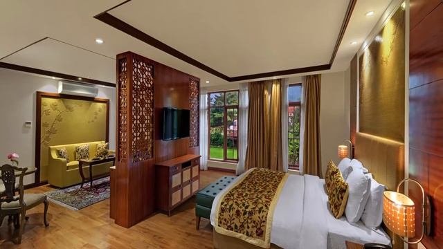 Top 10 Best Hotels To Visit In Srinagar | India - English
