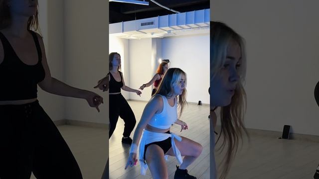 Как проходит занятие Dancehall Female в Nemeria?