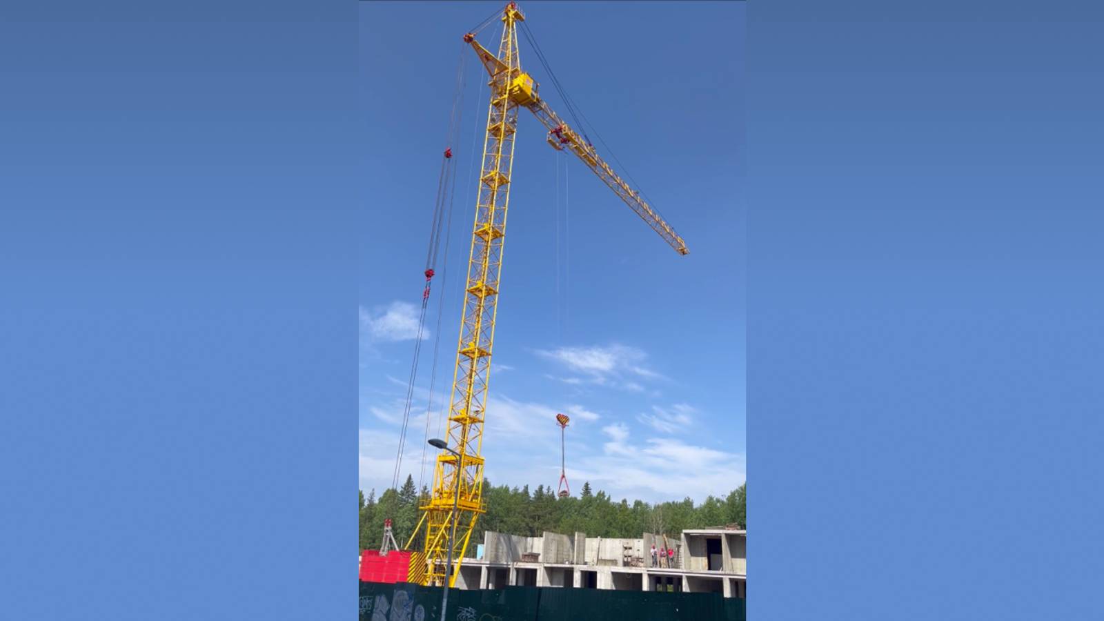 Работа башенного крана КБМ-401П