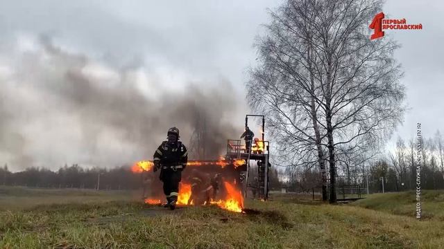 Пожарные и спасатели преодолели огневую полосу психологической подготовки