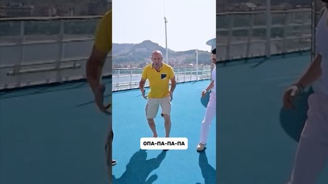 Урок танцев от Дяди Саши😂
