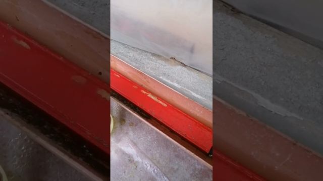 Чем очистить уровень от присохшего цементного раствора